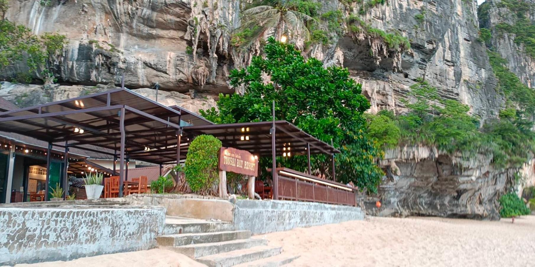 Tonsai Bay Resort Esterno foto